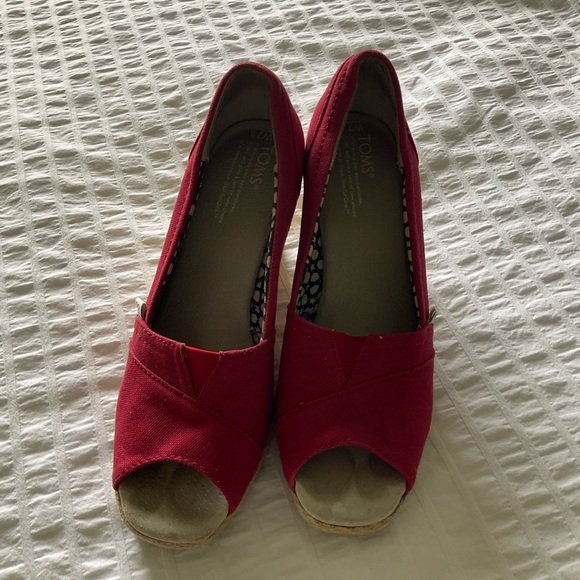 Red TOMS Wedge Shoes - Picture 2 of 3